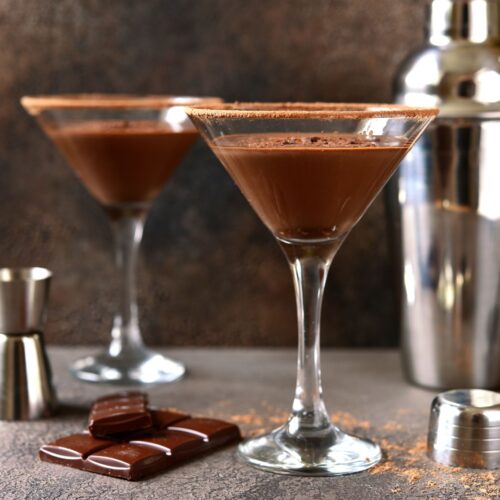 This chocolate martini recipe is perfect for Valentine's Day!